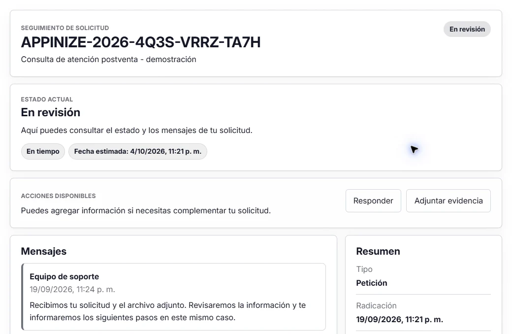 Portal del cliente: caso de demostración con estado En revisión y respuesta del equipo de soporte.